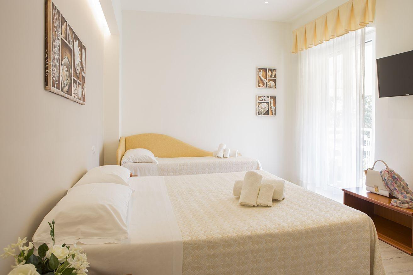 Hotel Pacific Cattolica Exterior photo