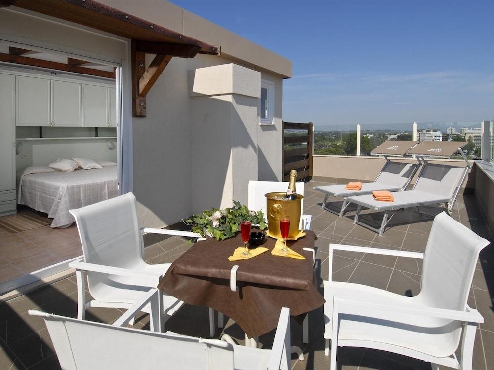Hotel Pacific Cattolica Exterior photo