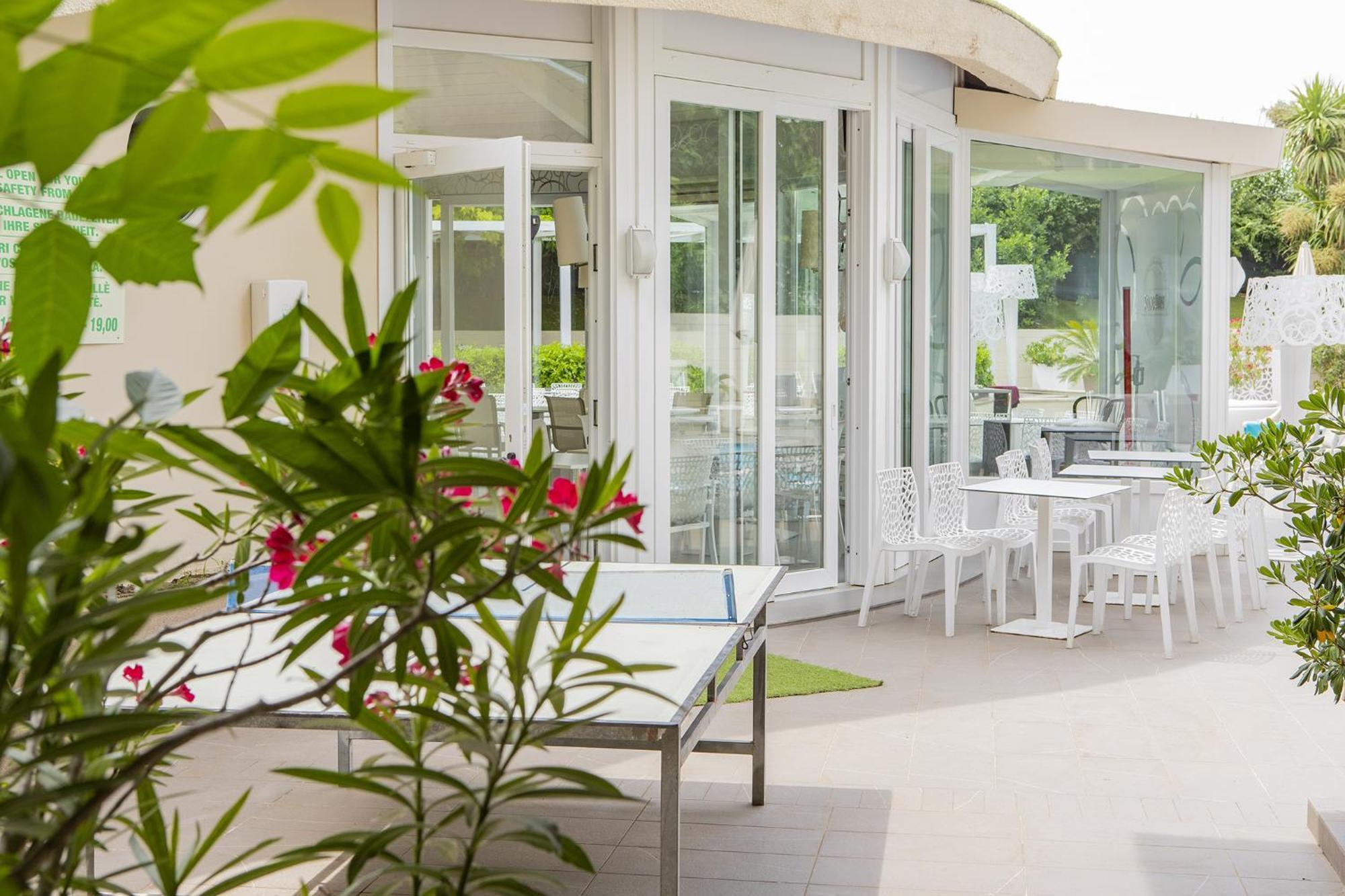 Hotel Pacific Cattolica Exterior photo