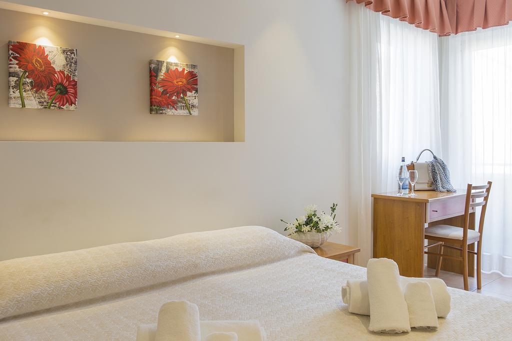 Hotel Pacific Cattolica Exterior photo