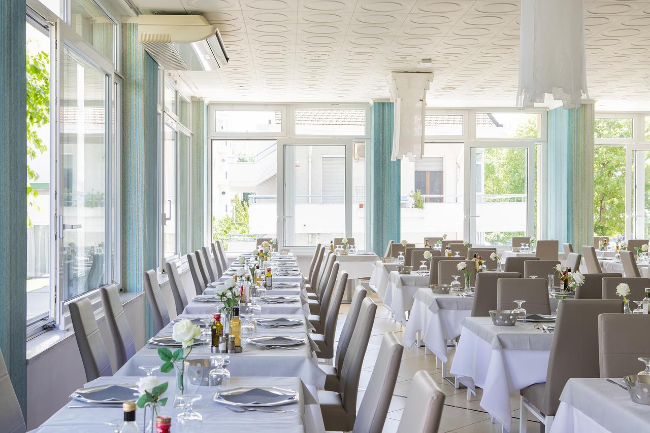 Hotel Pacific Cattolica Exterior photo